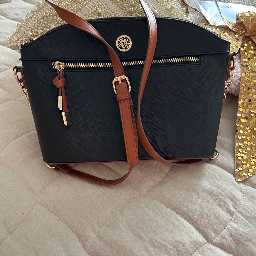 Purses - Picture 7 of 10